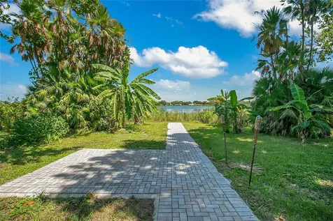 35 S Lake Fox Road Winter Haven FL 33884