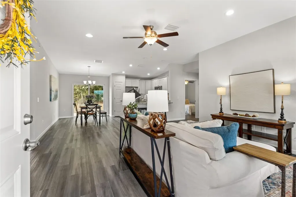 301 Fisher Way Ocklawaha FL 32179