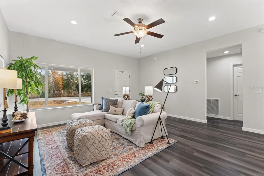 301 Fisher Way Ocklawaha FL 32179