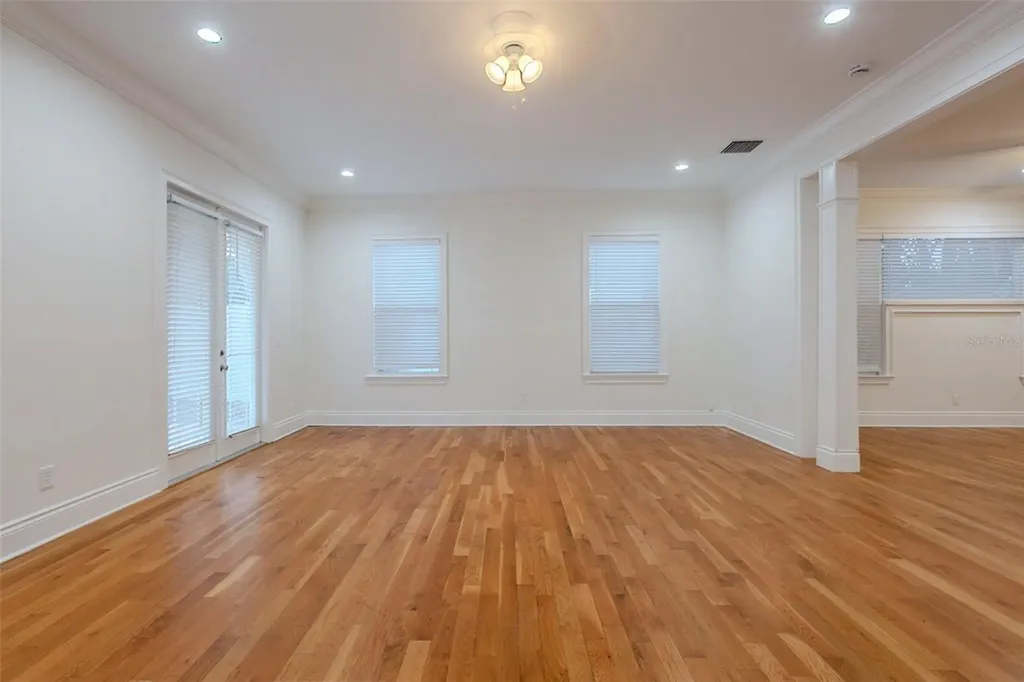 1513 S Bay Villa Place Tampa FL 33629