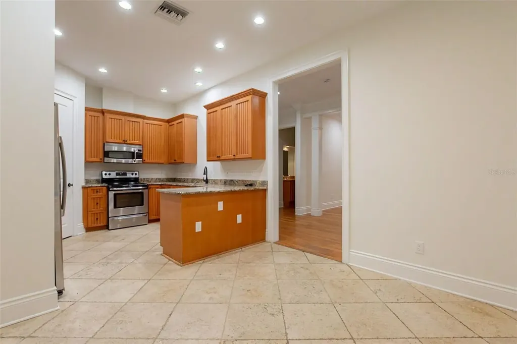 1513 S Bay Villa Place Tampa FL 33629