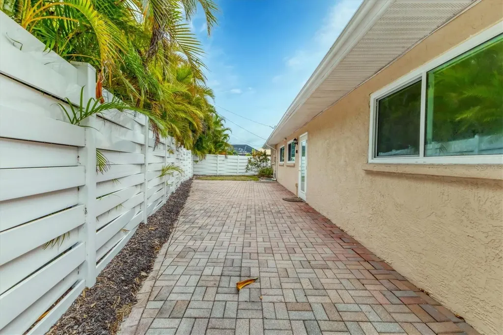 3072 Meyer Drive Sarasota FL 34239
