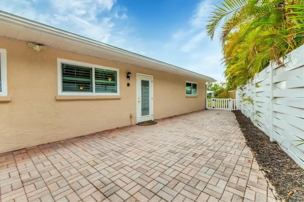 3072 Meyer Drive Sarasota FL 34239