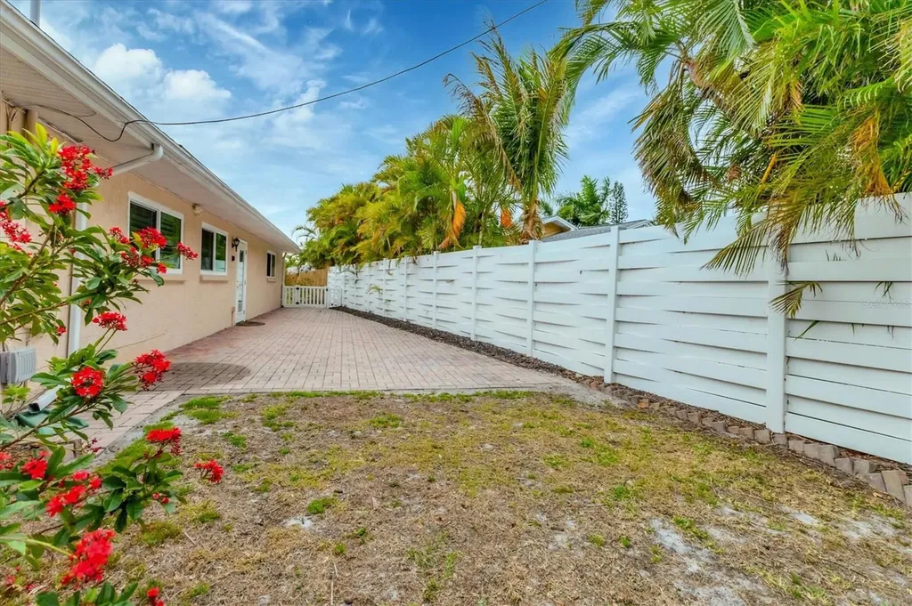 3072 Meyer Drive Sarasota FL 34239