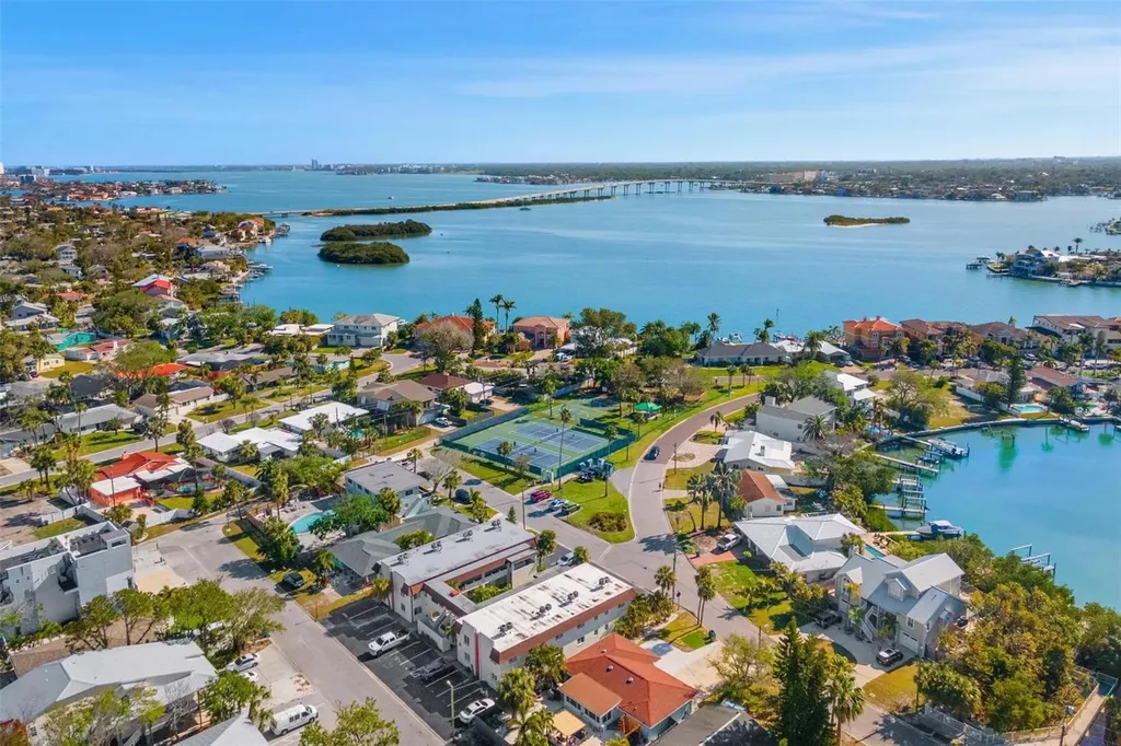 2704 2nd Street Indian Rocks Beach FL 33785