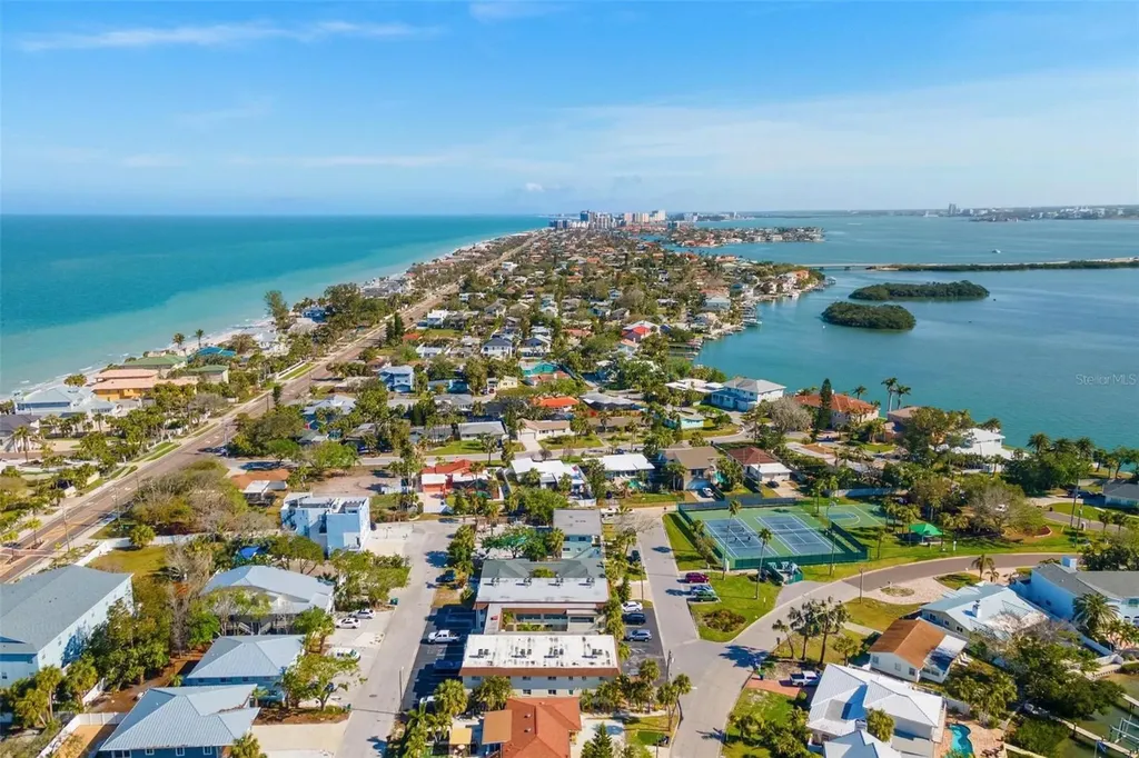 2704 2nd Street Indian Rocks Beach FL 33785