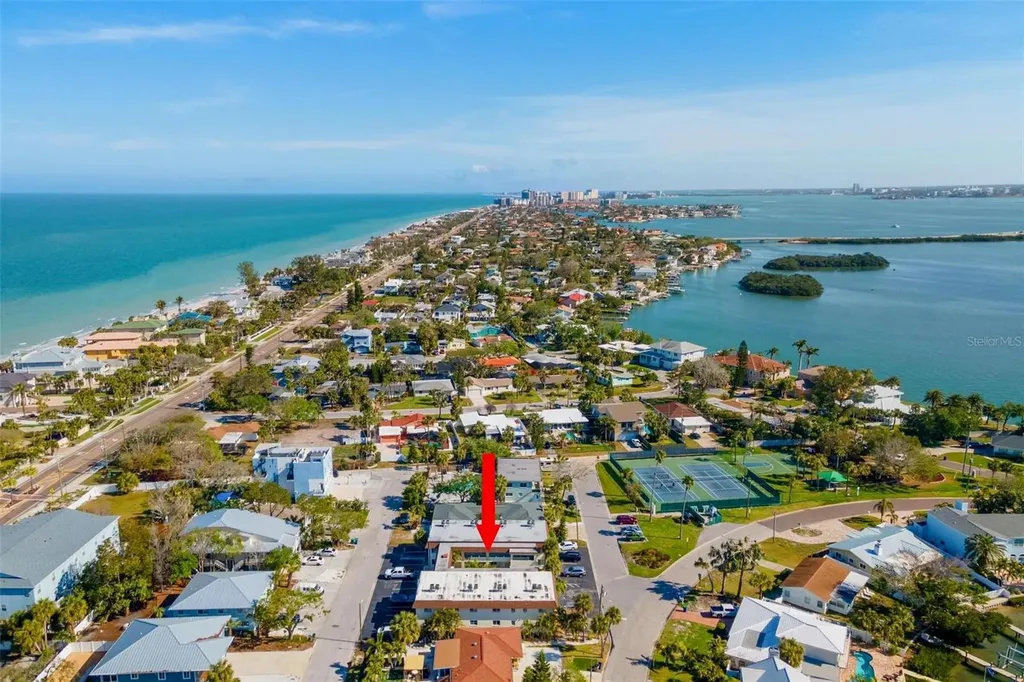 2704 2nd Street Indian Rocks Beach FL 33785