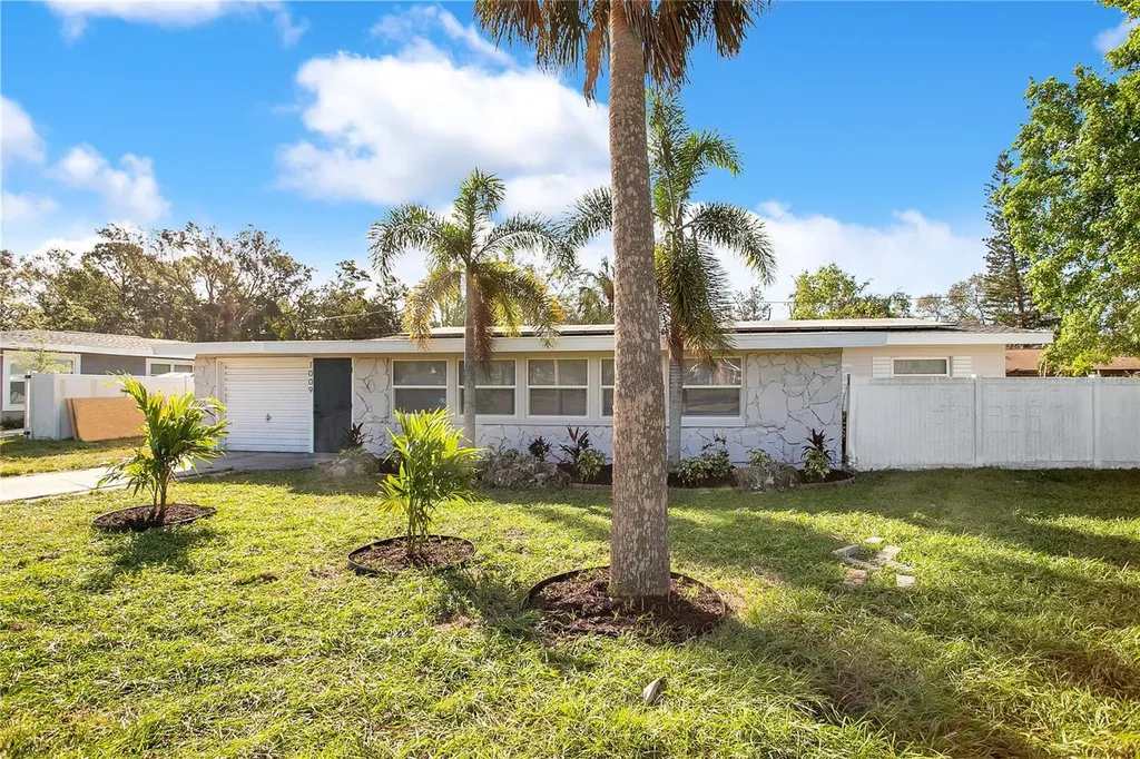1009 Farragut Drive N St Petersburg FL 33710