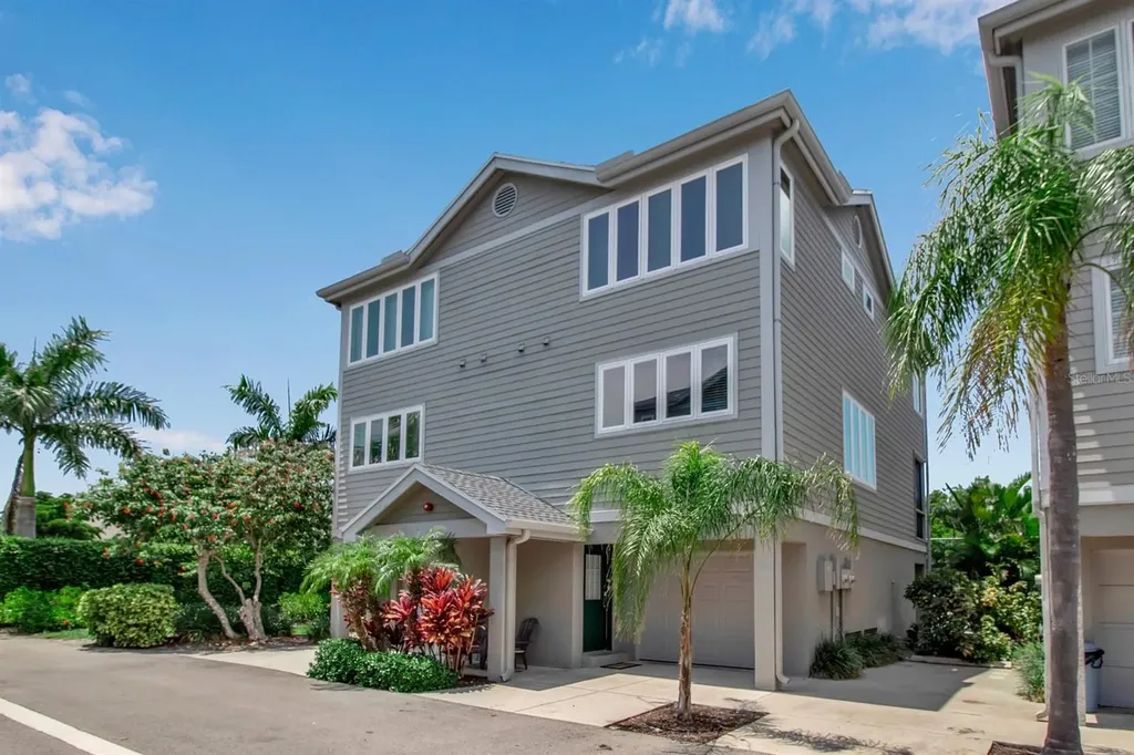 528 Forest Way Longboat Key FL 34228