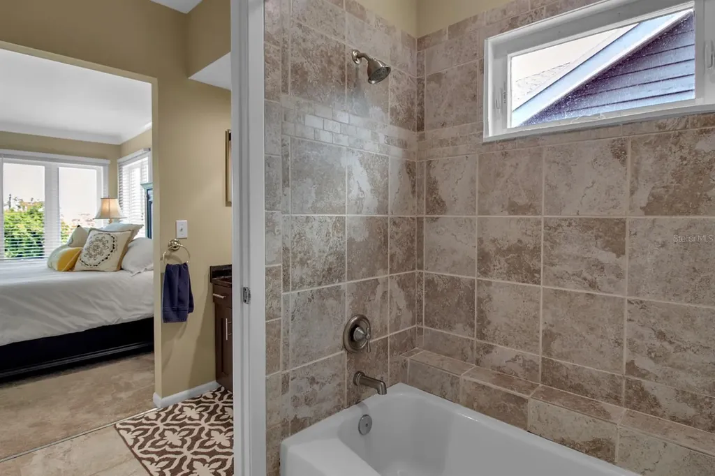 528 Forest Way Longboat Key FL 34228