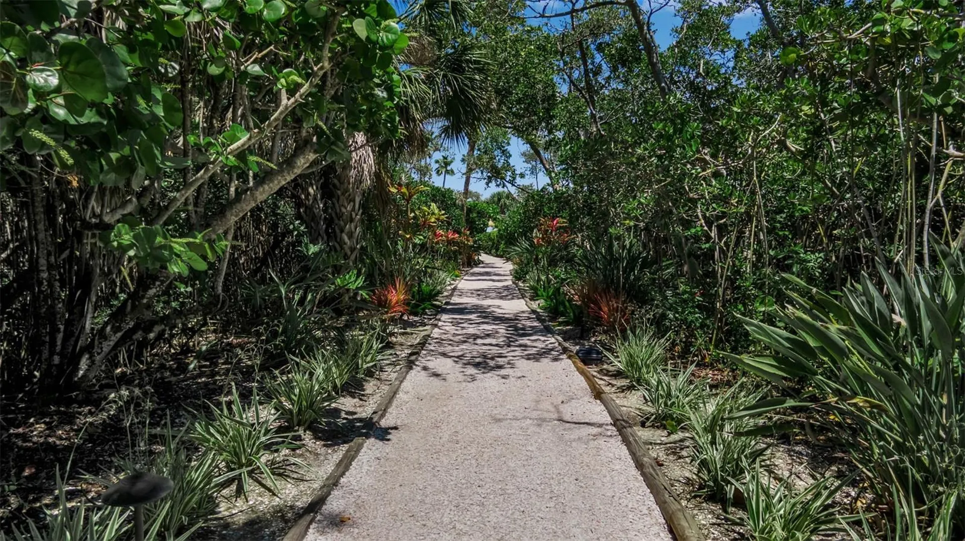 528 Forest Way Longboat Key FL 34228