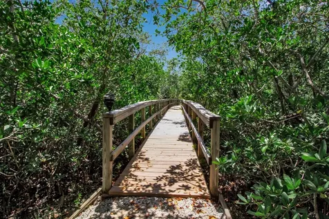 528 Forest Way Longboat Key FL 34228