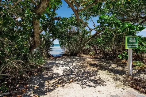 528 Forest Way Longboat Key FL 34228