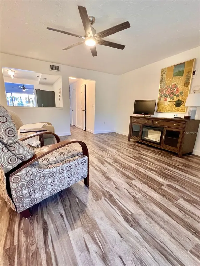 984 Sunridge Drive Sarasota FL 34234