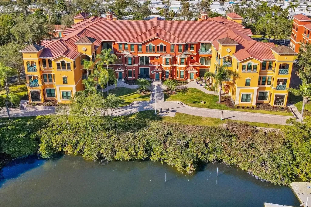 2717 Via Cipriani Clearwater FL 33764