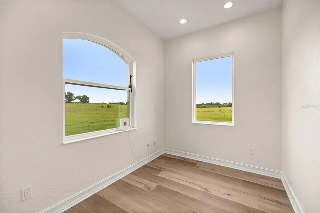 21786 NW 27th Street Morriston FL 32668