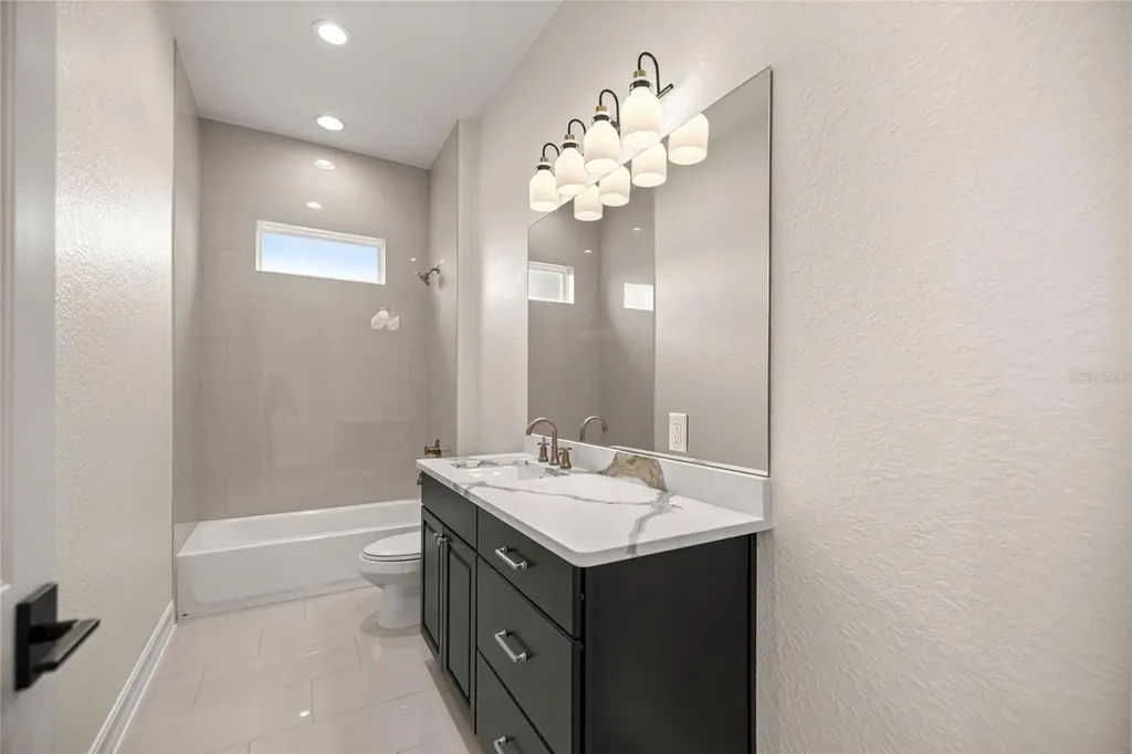 21786 NW 27th Street Morriston FL 32668