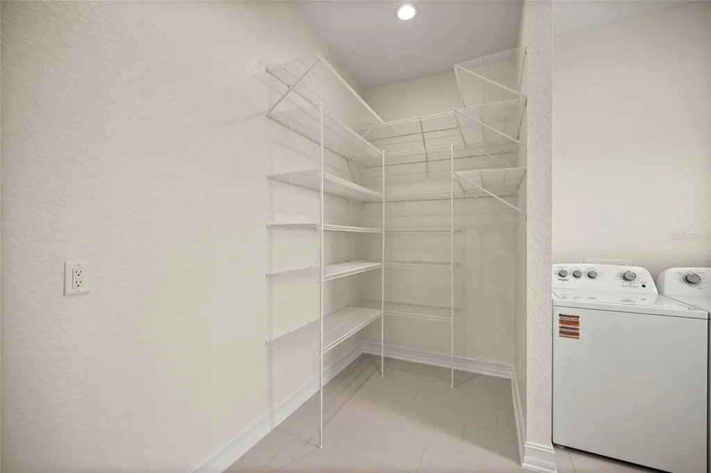 21786 NW 27th Street Morriston FL 32668