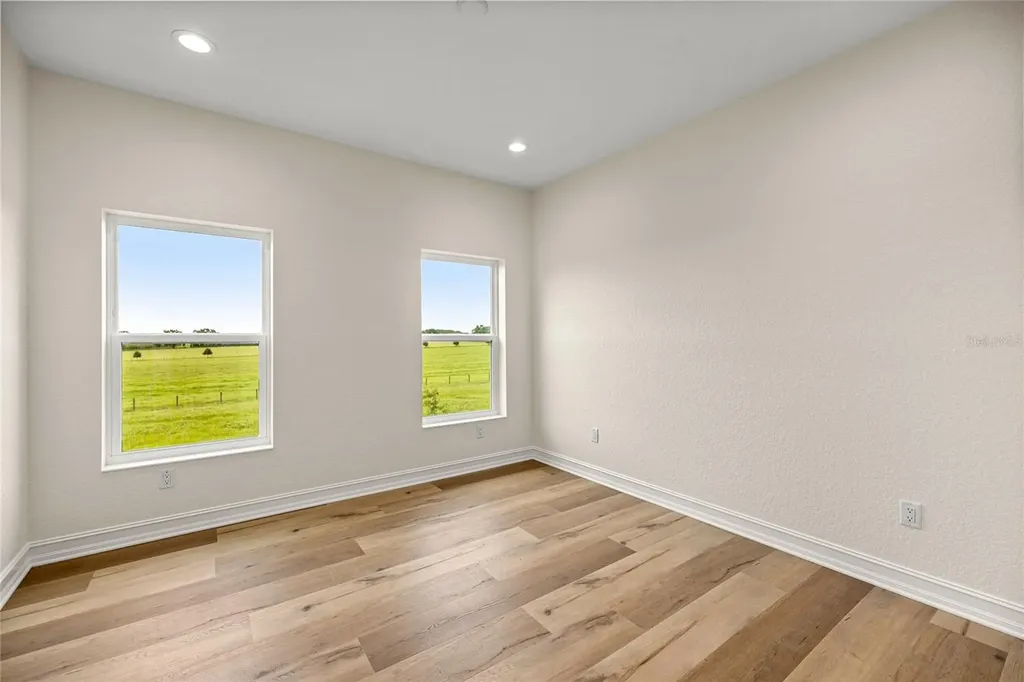 21786 NW 27th Street Morriston FL 32668