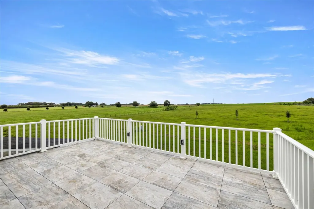 21786 NW 27th Street Morriston FL 32668