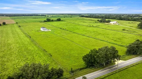 21786 NW 27th Street Morriston FL 32668