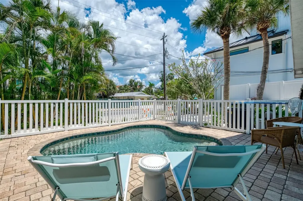1100 Point Of Rocks Road Sarasota FL 34242