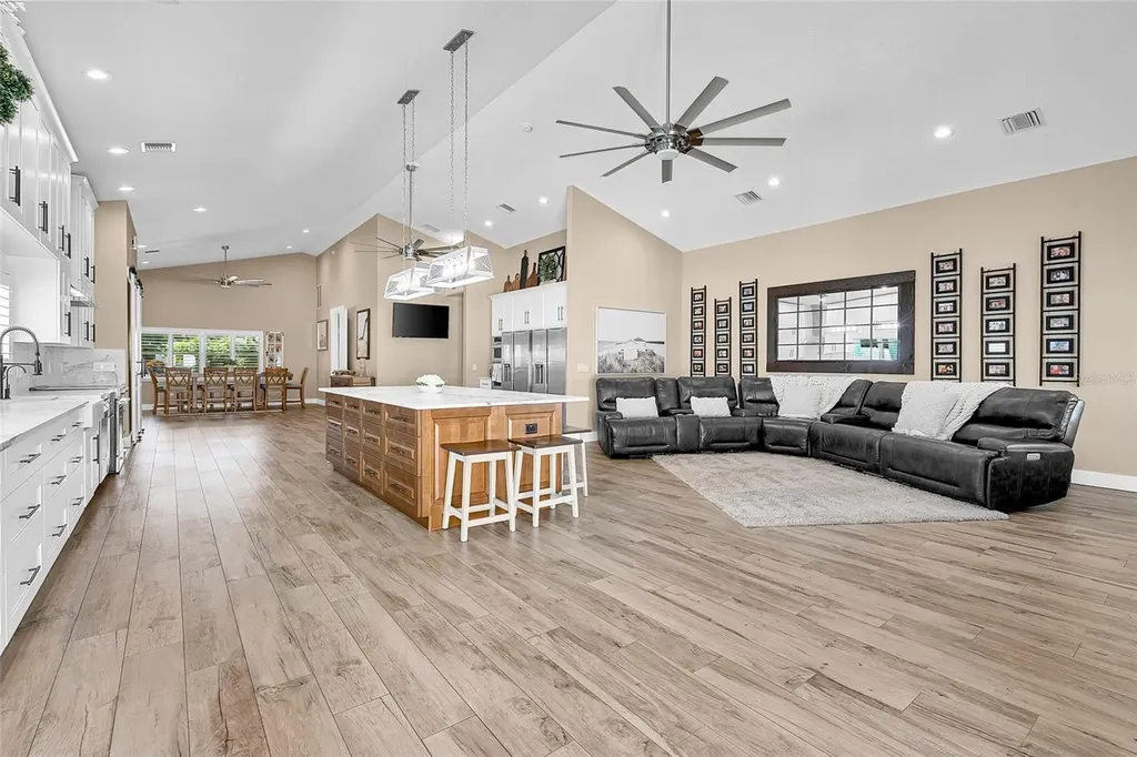 8101 38th Avenue N St Petersburg FL 33710