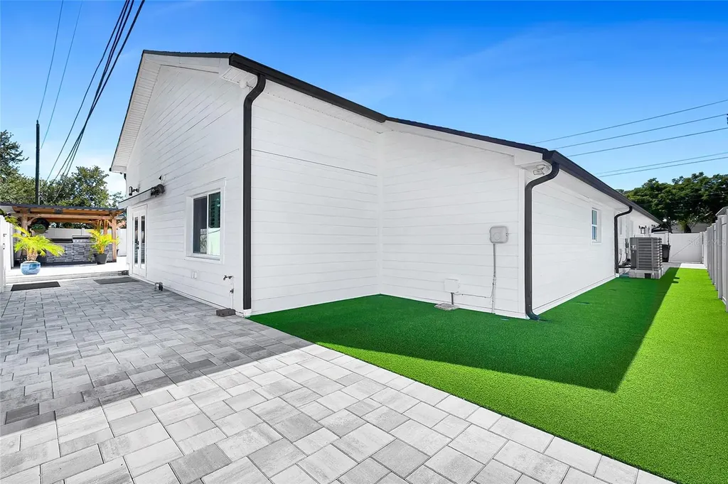 8101 38th Avenue N St Petersburg FL 33710