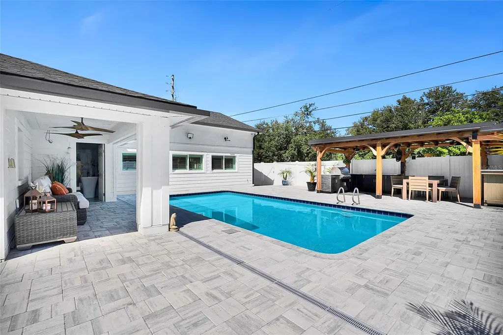 8101 38th Avenue N St Petersburg FL 33710