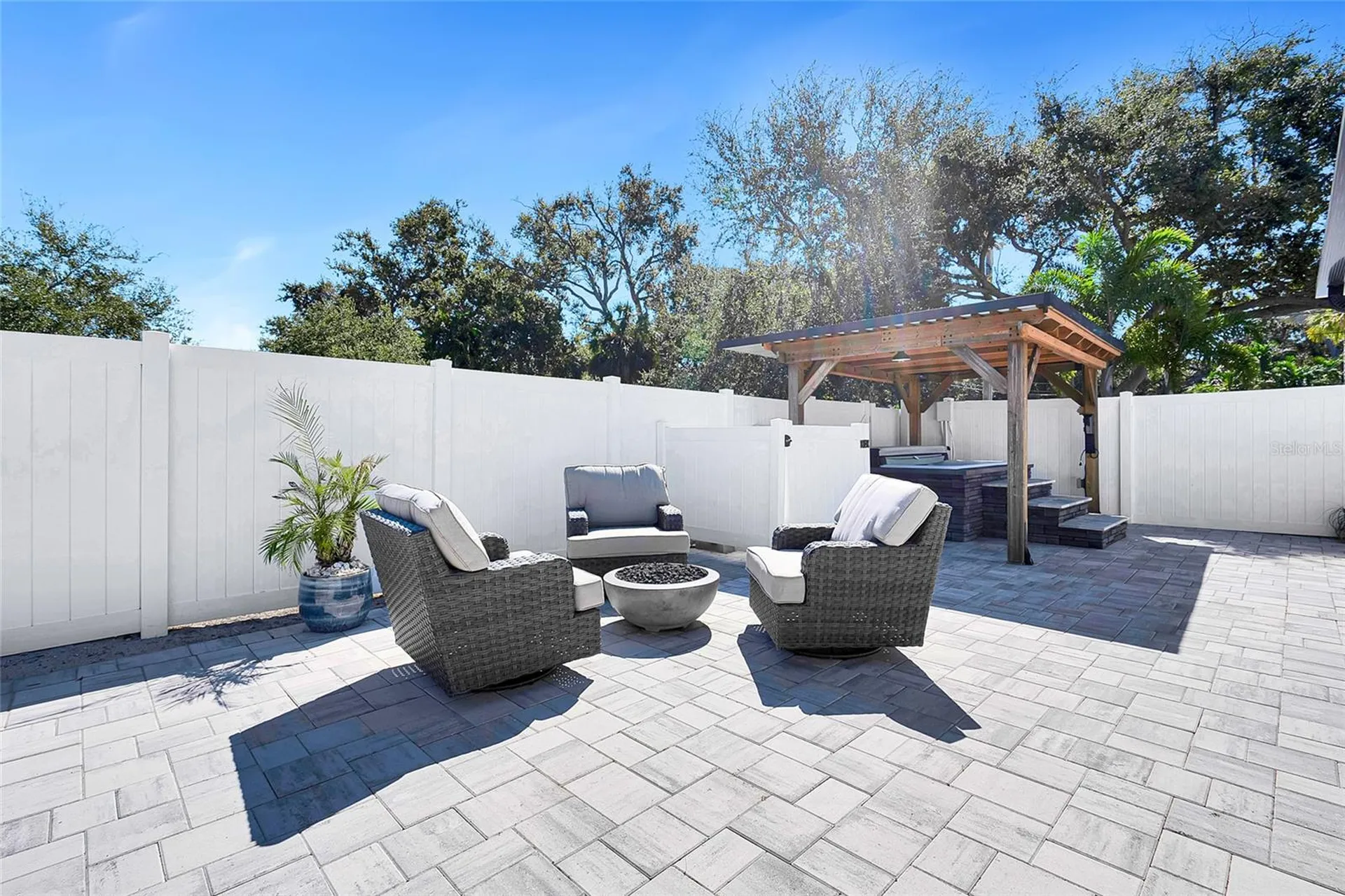 8101 38th Avenue N St Petersburg FL 33710