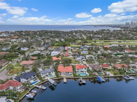 372 Bayview Drive NE St Petersburg FL 33704