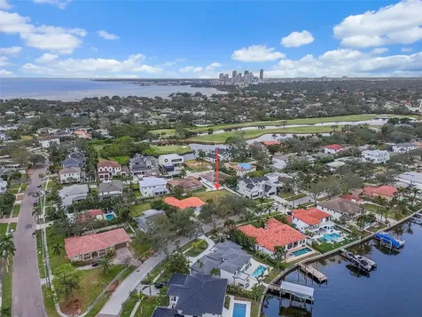 372 Bayview Drive NE St Petersburg FL 33704