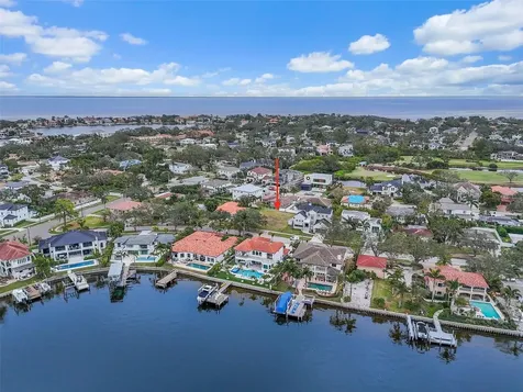 372 Bayview Drive NE St Petersburg FL 33704