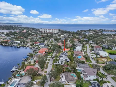 372 Bayview Drive NE St Petersburg FL 33704