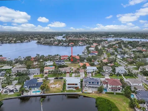 372 Bayview Drive NE St Petersburg FL 33704