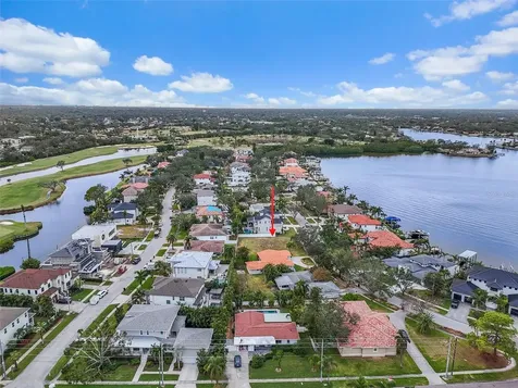 372 Bayview Drive NE St Petersburg FL 33704