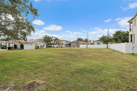 372 Bayview Drive NE St Petersburg FL 33704