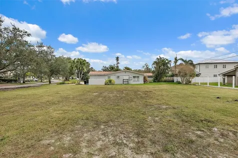 372 Bayview Drive NE St Petersburg FL 33704