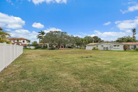 372 Bayview Drive NE St Petersburg FL 33704