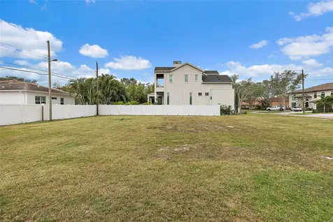 372 Bayview Drive NE St Petersburg FL 33704