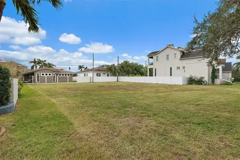 372 Bayview Drive NE St Petersburg FL 33704
