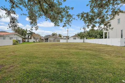 372 Bayview Drive NE St Petersburg FL 33704