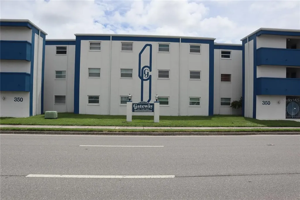 350 79th Avenue N St Petersburg FL 33702