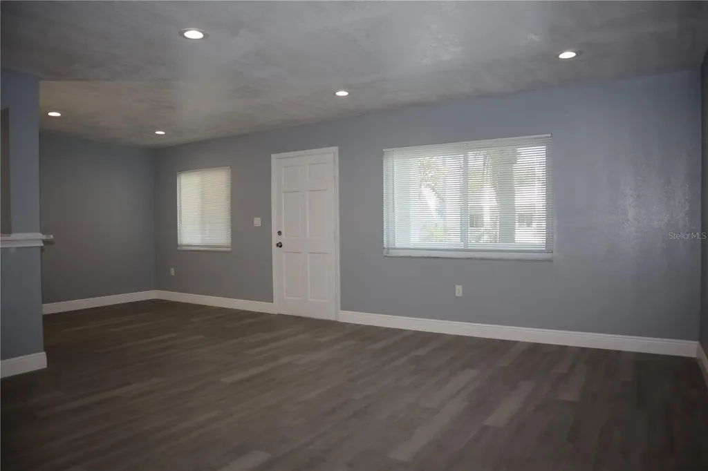 350 79th Avenue N St Petersburg FL 33702