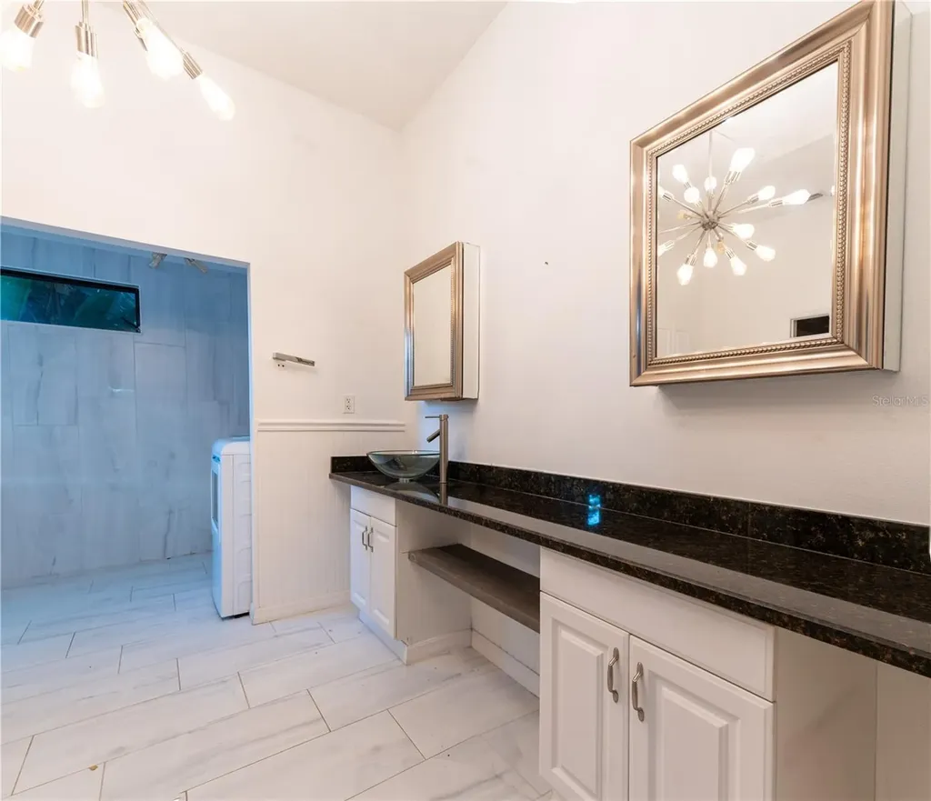 300 Garden Lane Sarasota FL 34242