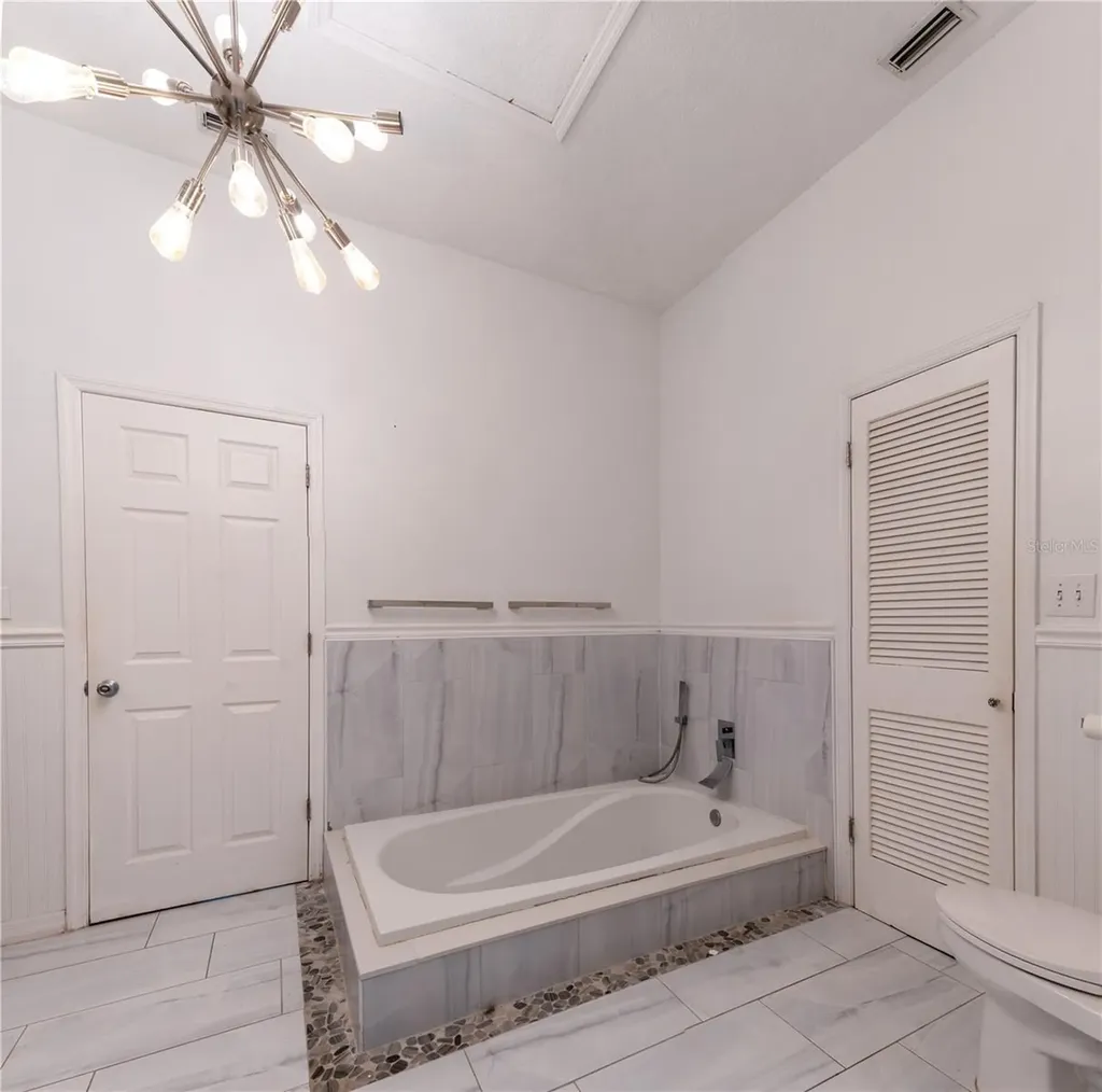 300 Garden Lane Sarasota FL 34242