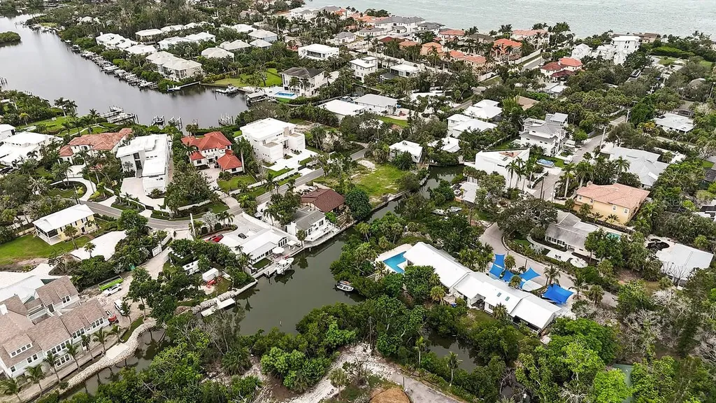 300 Garden Lane Sarasota FL 34242