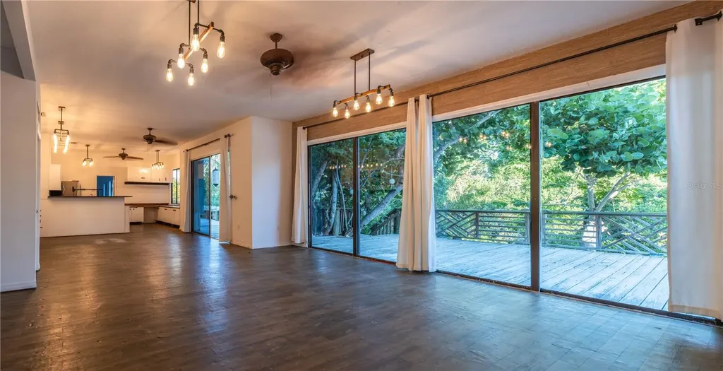 300 Garden Lane Sarasota FL 34242