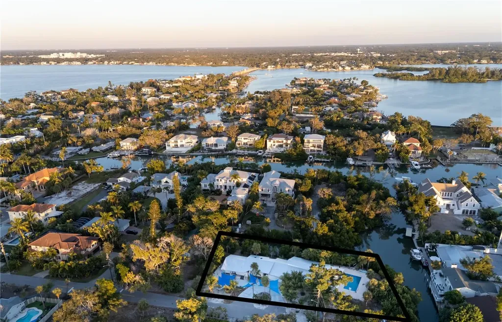 300 Garden Lane Sarasota FL 34242