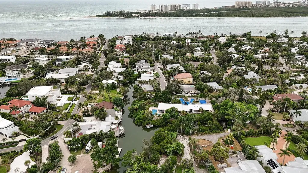 300 Garden Lane Sarasota FL 34242